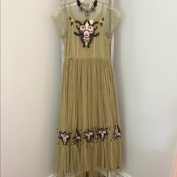 Joyfolie Other - Joyfolie Olive Green Lace Ruffled Maxi Dress